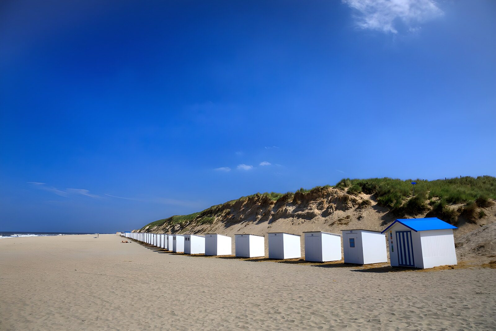 CW4338252: Strandhuisjes aan de kust
