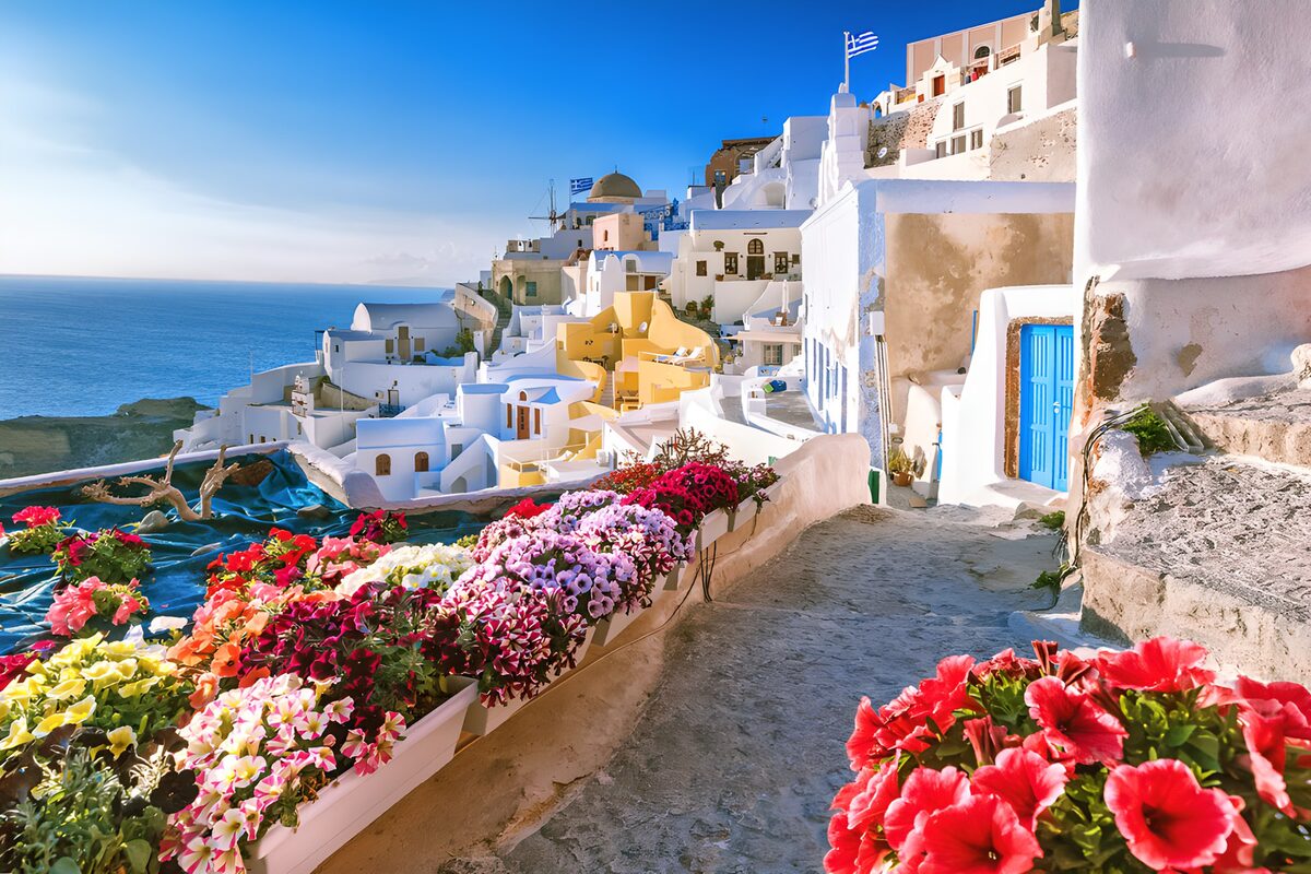 Kleurrijk straatbeeld in Santorini