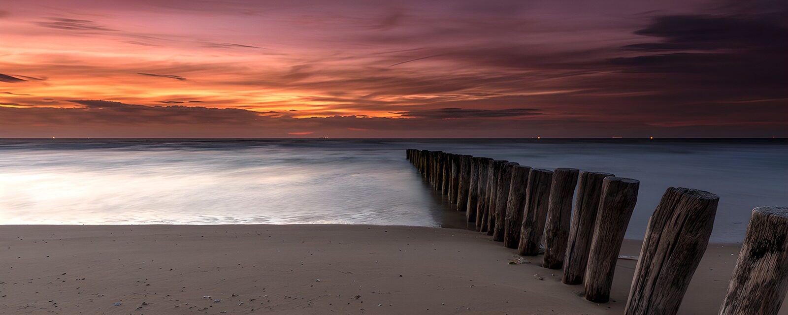CW3428640: Prachtige zonsondergang aan het strand