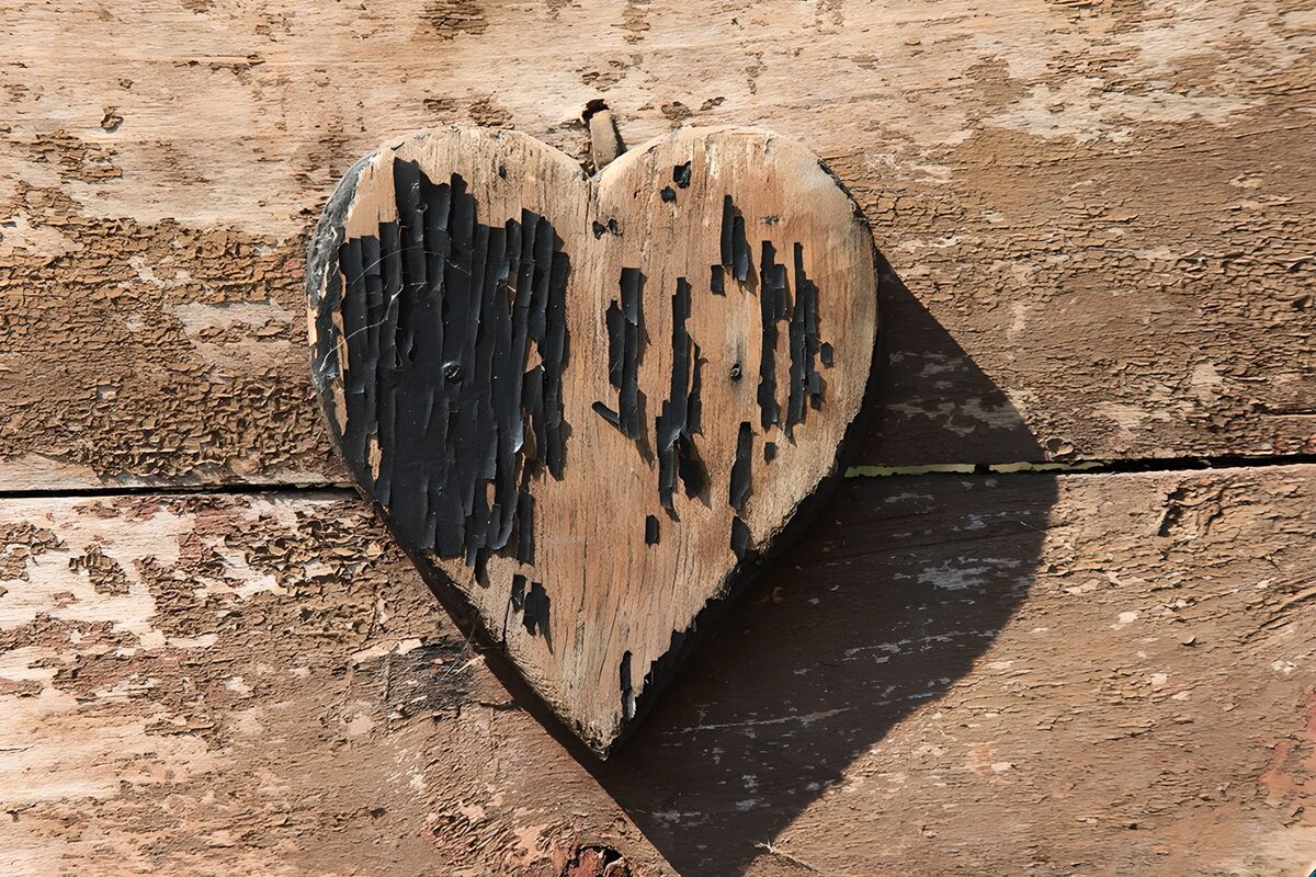 CW6351531: Verweerd houten hart