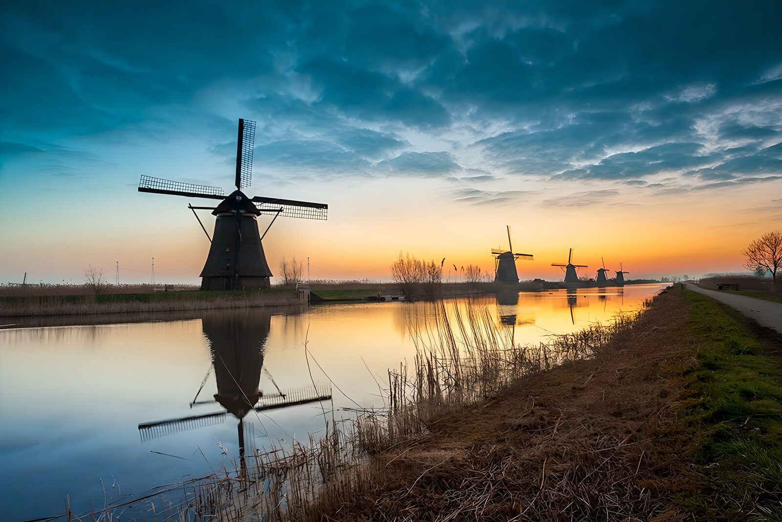CW8579155: Zonsopgang langs de molens