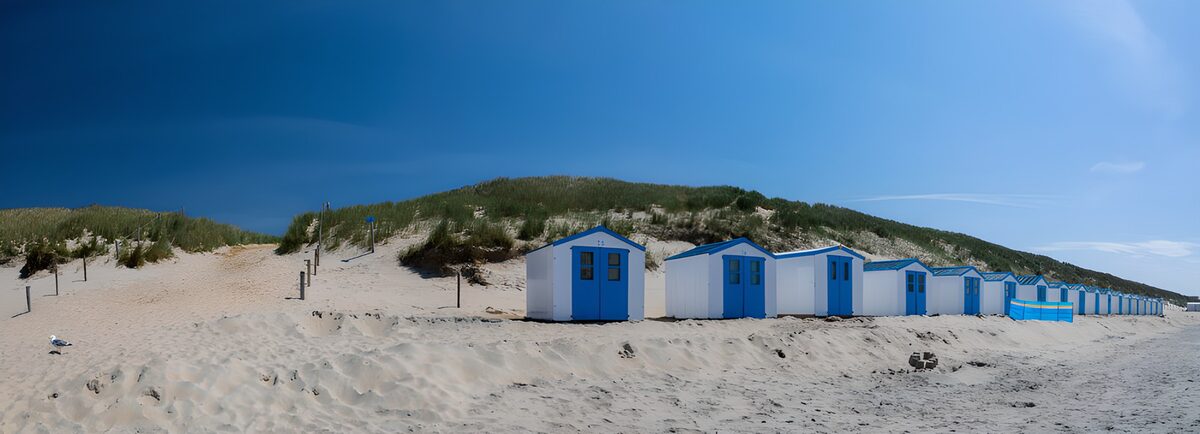 Strandhuisjes aan de kustlijn