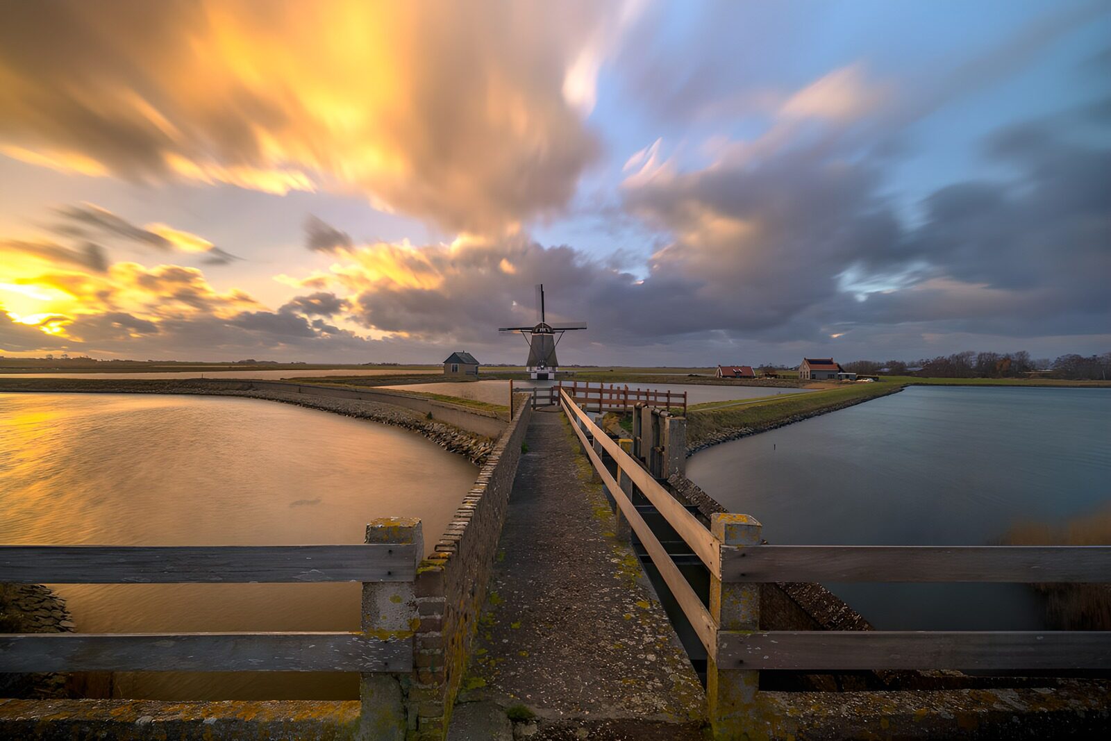 CW5954346: Zonsondergang bij de molen