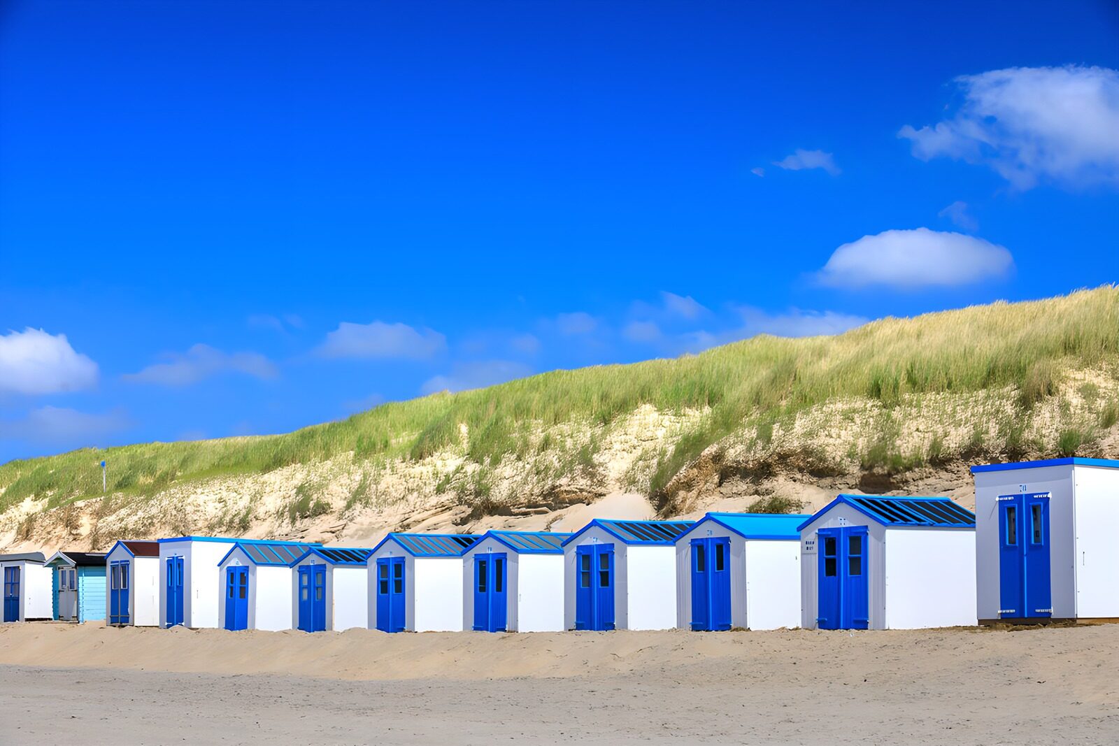 CW6639983: Zomerse strandhuisjes aan de kust