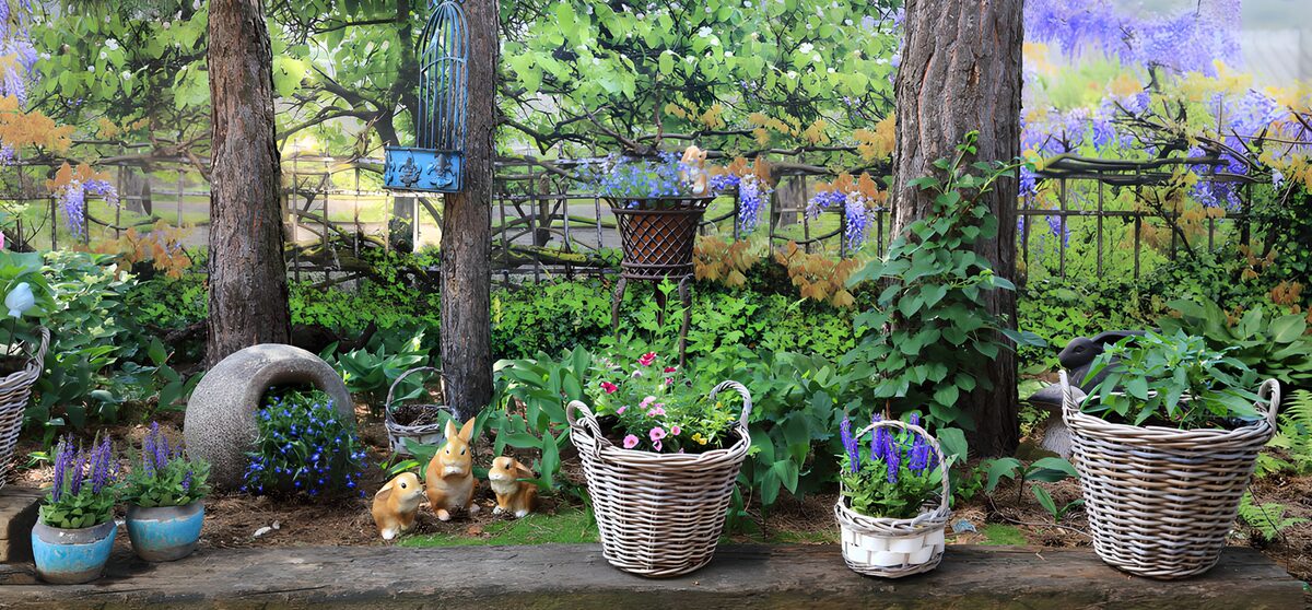 Prentenboekachtige tuin met konijntjes