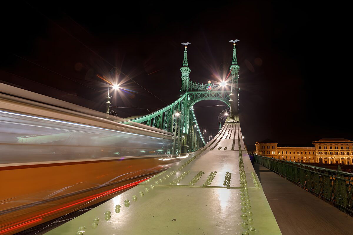 CW5674003: Groene Vrijheidsbrug onder de Sterren