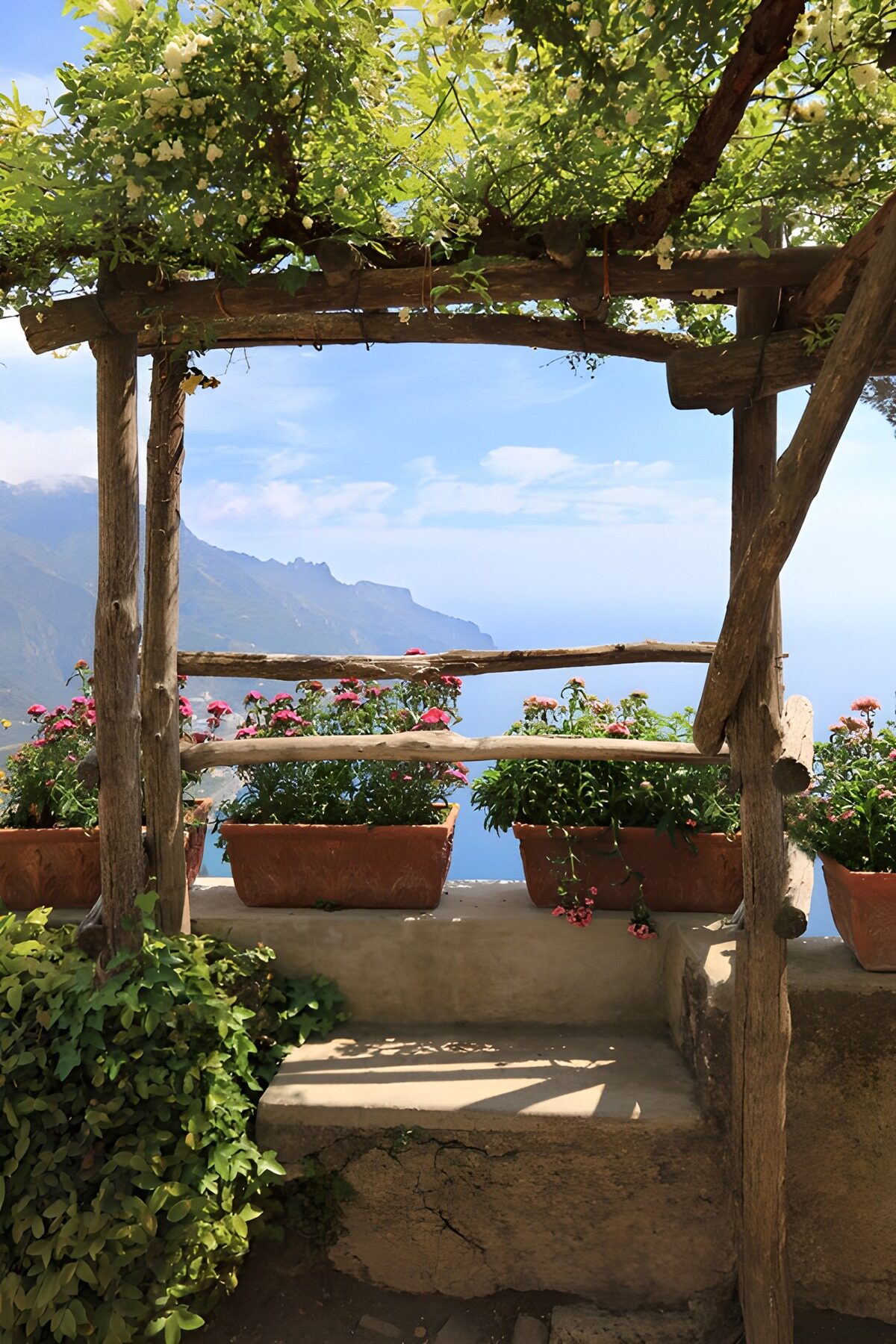 CW1911159: Uitzicht vanaf een bloeiende pergola