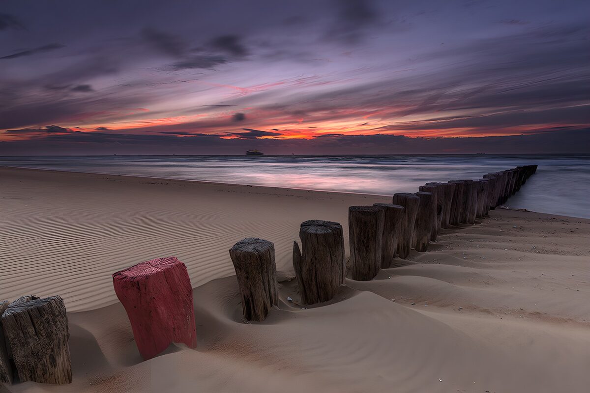 CW9612591: Kleurrijke zonsondergang aan het strand