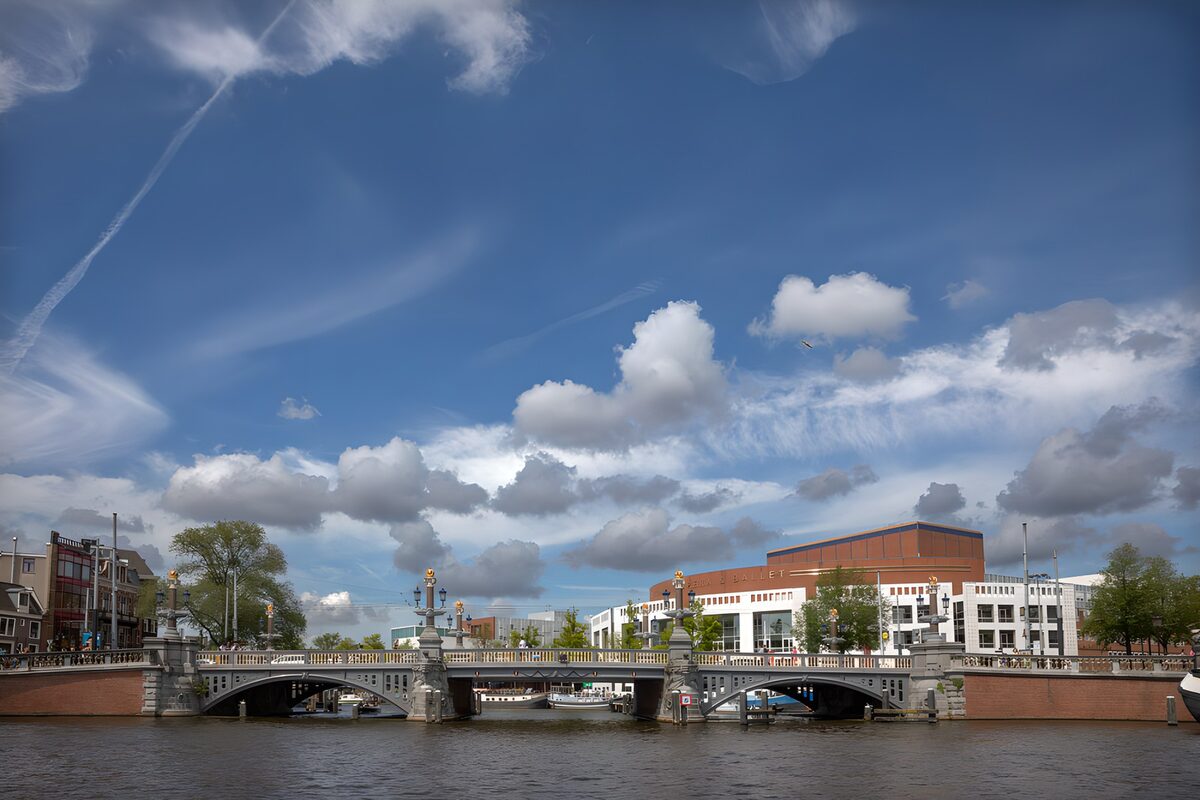 CW2096233: Brug over het water in Amsterdam